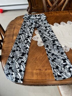 ♥️ MOOVE Black & Gray Floral Wide-Leg Pants